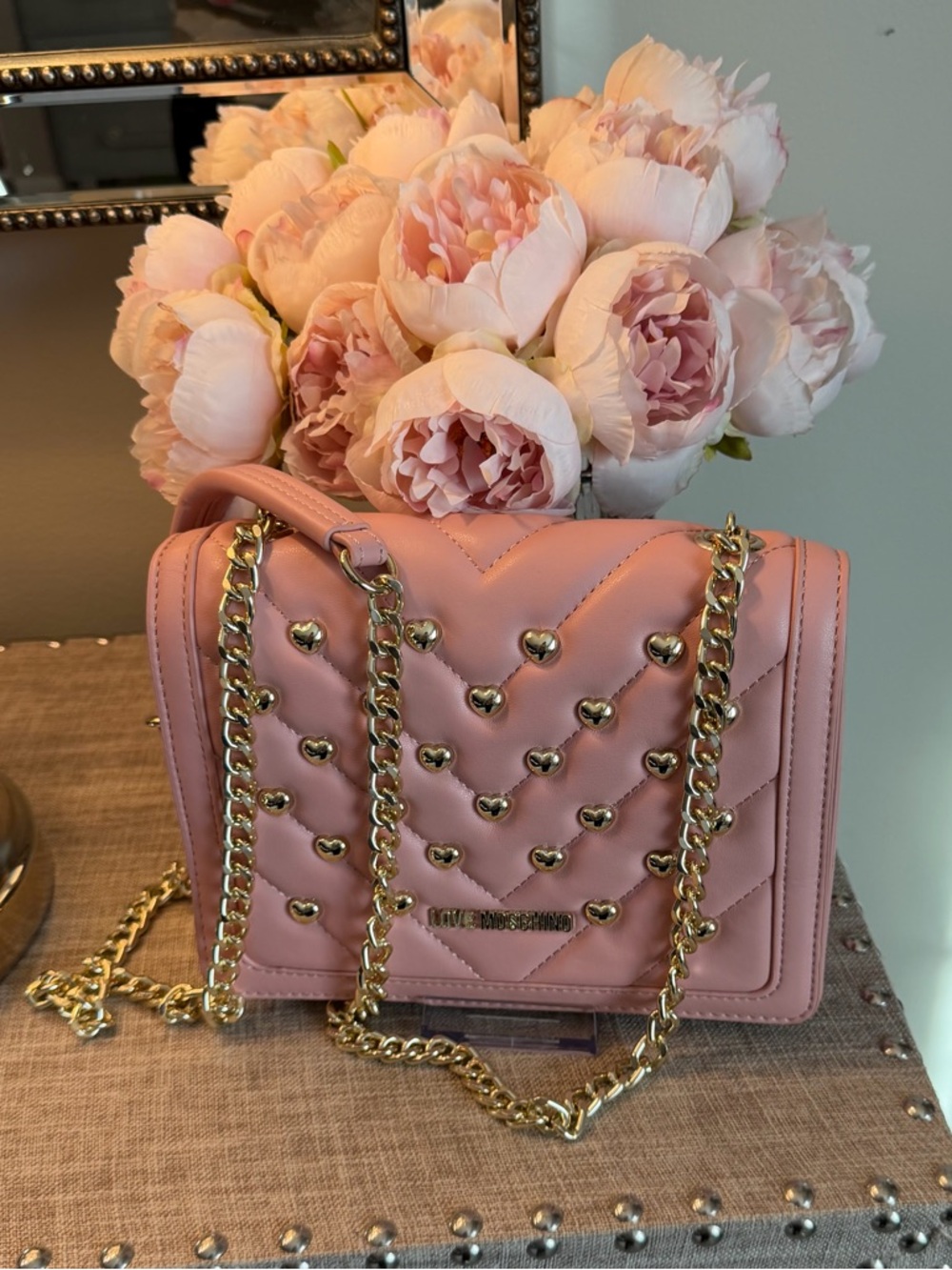 New Love Moschino Blush Quilted Crossbody with Gold Heart Studs - Picture 4 of 8